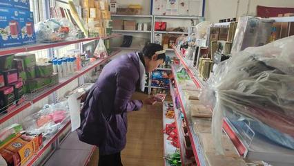 托布力其乡:食品安全检查 守护居民健康